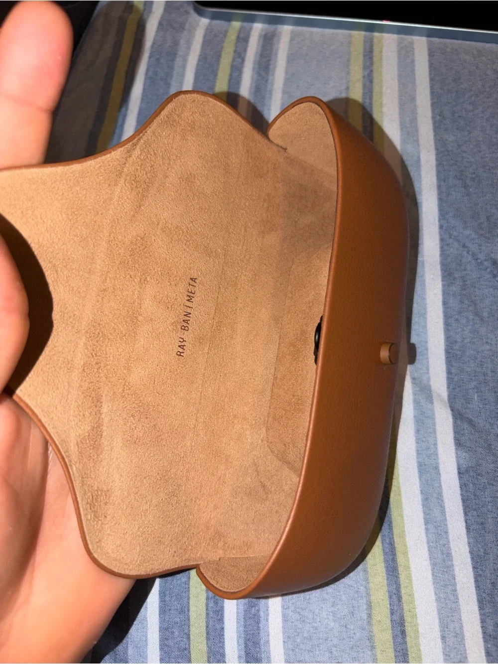 Ray-Ban image shows